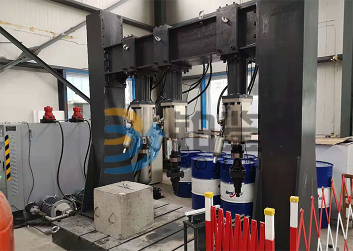 槽道疲勞試驗機客戶現(xiàn)場實拍